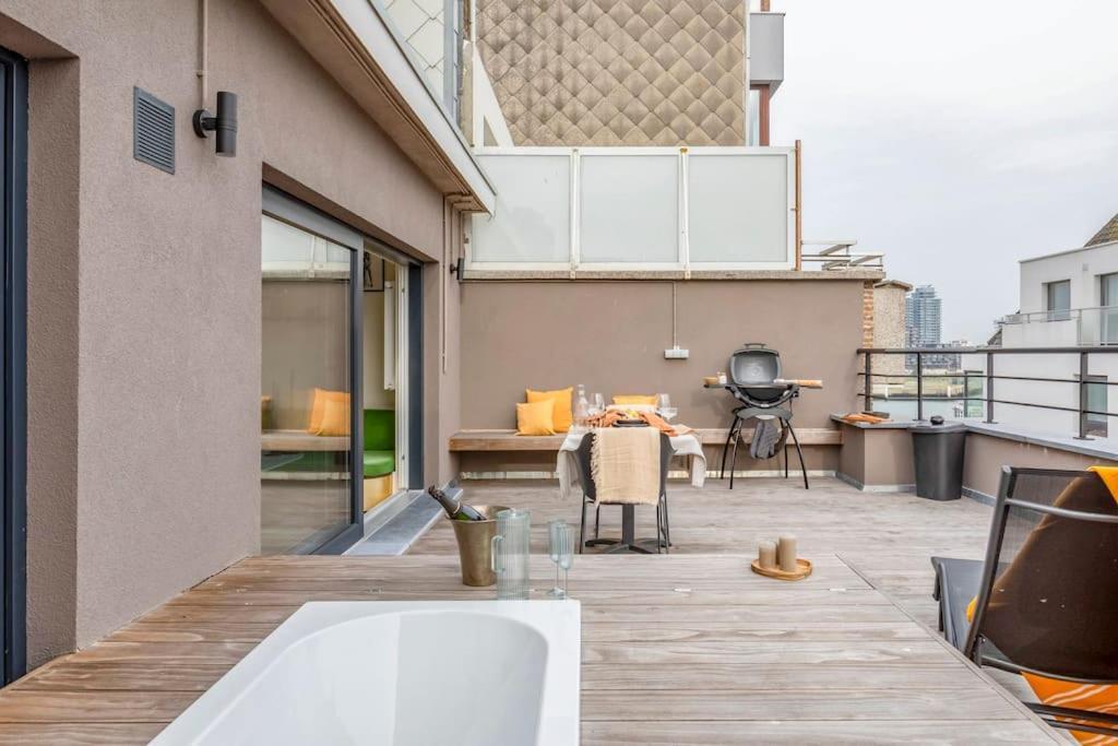 Love Nest - Your Cosy Penthouse Остенде Экстерьер фото