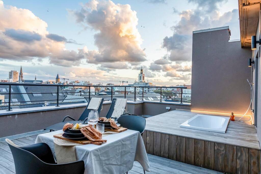 Love Nest - Your Cosy Penthouse Остенде Экстерьер фото