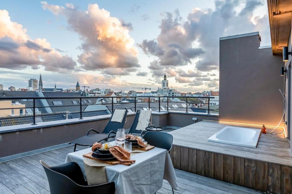 Love Nest - Your Cosy Penthouse Остенде Экстерьер фото