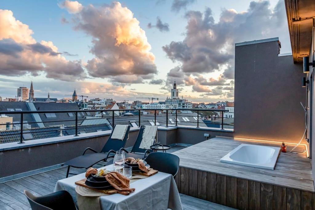 Love Nest - Your Cosy Penthouse Остенде Экстерьер фото